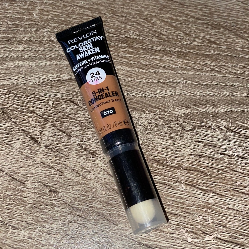 Revlon Color Stay Skin Awaken 5-In-1 Concealer 070 Nutmeg w/ Caffeine Vitamin C